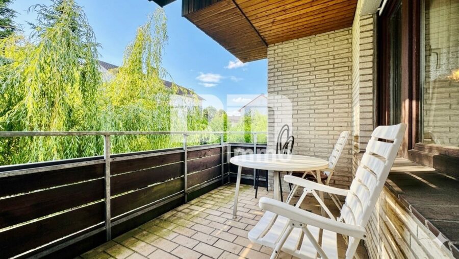 Großzügiges Einfamilienhaus in begehrter Lage mit Balkonen und Traumgarten + Terrasse - EG Balkon 1